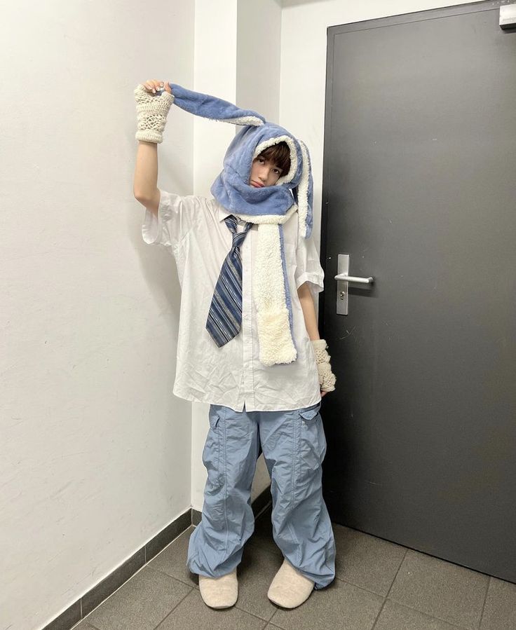 Harajuku Male Outfit, Overall Streetwear, Feminine Male Outfits, Kawaii Boy Outfits, Harajuku Fashion Men, Mel Core, Harajuku Boy, Y2k Core, Fluid Fashion