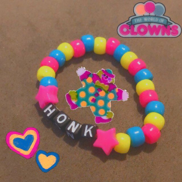 Clown Kandi Bracelet, Clowncore Kandi Bracelets, Object Show Bracelets, Kandi Braclet Ideas, Matching Kandi Bracelets For Friends, Cute Kandi Bracelets, Kandi Inspo Single, Clown Perler Beads, Clown Bracelet