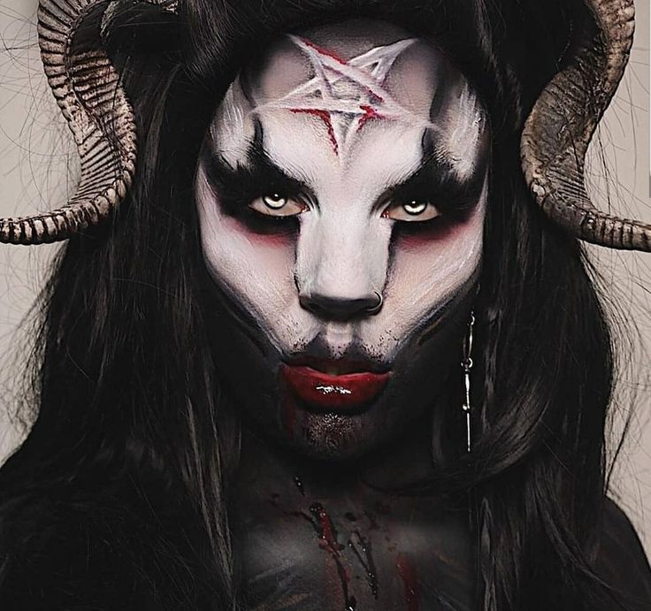 Krampus Makeup Inspiration, Black Demon Costume, Demon Makeup Scary, Halloween Demon Makeup, Demon Make Up, Creepy Witch Makeup, Demonic Makeup, Krampus Makeup, Demon Makeup Halloween