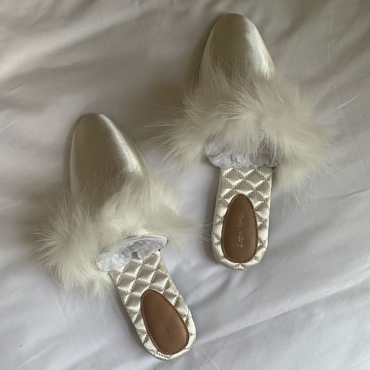 & Other Stories Off White Silk Slippers With Faux Fur Accent. Size 36 Eu/5 Us. Brand Newperfect Condition. Would Be Perfect For Getting Ready On Wedding Day! I Wear A 6.5 And They Almost Fit Comfortably. White Elegant Synthetic Slippers, Slippers Bridesmaid, Silk Slippers, Off White Wedding, Bridal Slippers, 1930 Fashion, Wedding Slippers, Welcome To The Party, White Silk