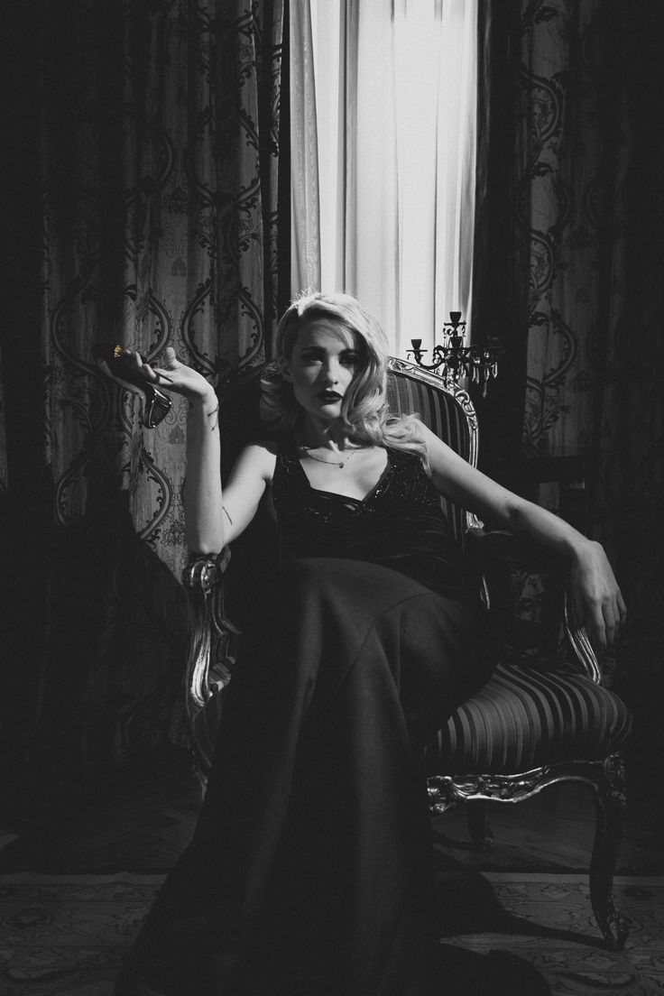 Film Noir Photography, Vintage Photoshoot, Shotting Photo, Glam Photoshoot, Old Hollywood Glam, Photoshoot Idea, Dark Feminine Aesthetic, Woman Sitting, Photoshoot Concept