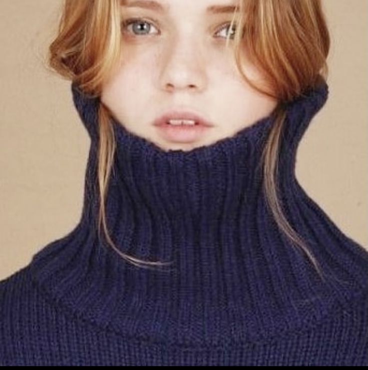 Sweaters Girls, Neck Brace, Woman Sweater, Sweater Turtleneck, Turtleneck Sweaters, Ladies Turtleneck Sweaters, Thick Sweaters, Womens Turtleneck, Sweater Pullover