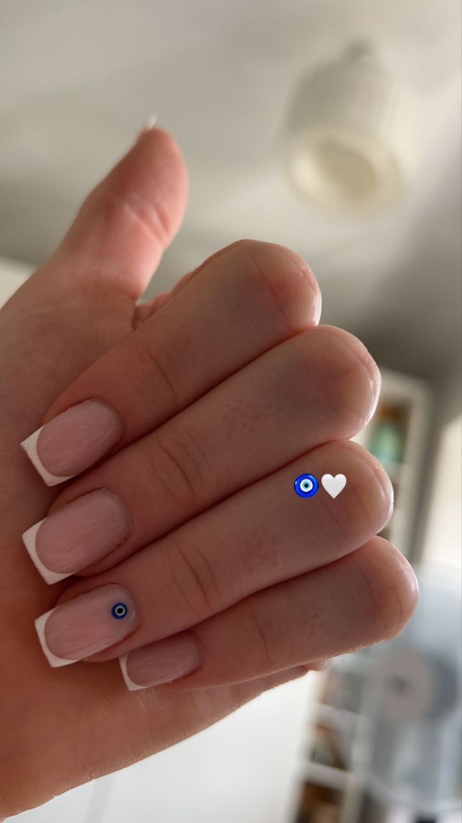 Evil Eye Nail Design, Oval Nails Inspiration, Eye Nail Design, Evil Eye Nail, Turkey Nails, Holiday Acrylic Nails, Evil Eye Nails, Simple Gel Nails, Summery Nails