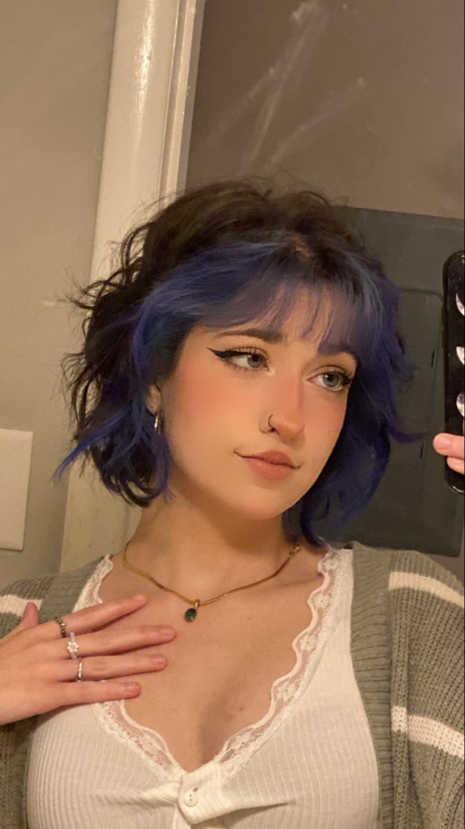 Short Blue Hair, Short Dyed Hair, Short Grunge Hair, Dyed Hair Inspiration, Hair Inspiration Short, Hair Dye Ideas, Pretty Hair Color, Hair Stylies, Short Hair Color