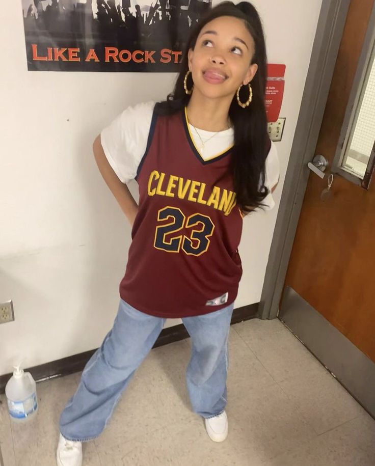 Throwback Thursday Outfits, Chica Hip Hop, Decades Day Outfits, Thursday Outfit, Throwback Outfits, Spirit Week Outfits, 90’s Outfits, 90s Inspired Outfits, 2000s Outfits