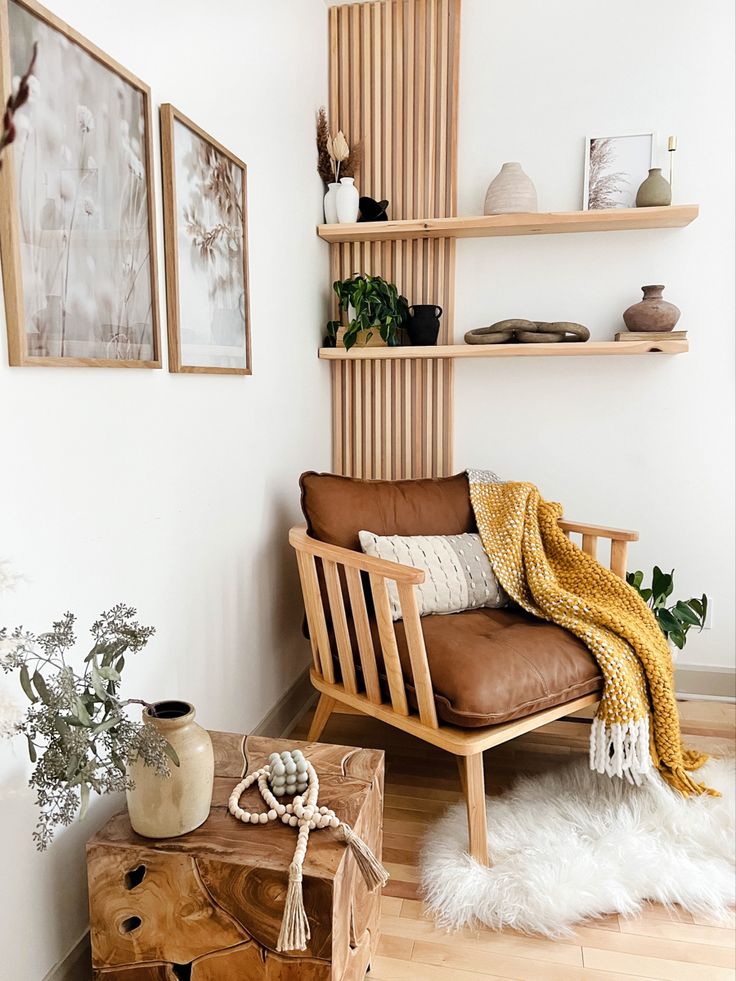 Accent wall with wood slay and shelves, a cognac accent chair and wood side table Decor Minimalist, Living Room Inspo, Decor Living Room, Ideas Home, Home Decorating, Living Room Inspiration, Decor Living, Decor Bedroom, House Inspiration