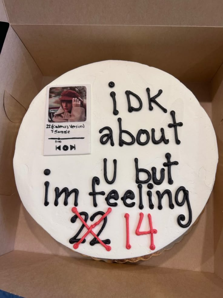 Taylor Swift Cakes, Taylor Swift Bday, Taylor Swift Cake, Taylor Swift Birthday Party Ideas, Taylor Swift Birthday Party, Feeling 22, Taylor Swift Party, Taylor Swift Birthday, Cute Birthday Cakes