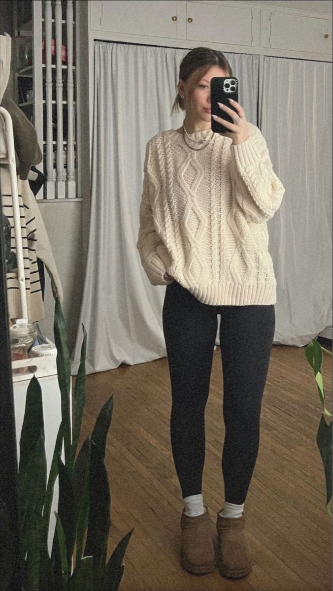 Leggings With Knit Sweater, Leggings And Sweater Aesthetic, Winter Outfits Knitted Sweater, Styling Beige Sweater, Very Oversized Sweater Outfit, Cute Cable Knit Sweaters, Cream Knitted Sweater Outfit, White Sweater And Leggings Outfit, Oversized Knit Outfit