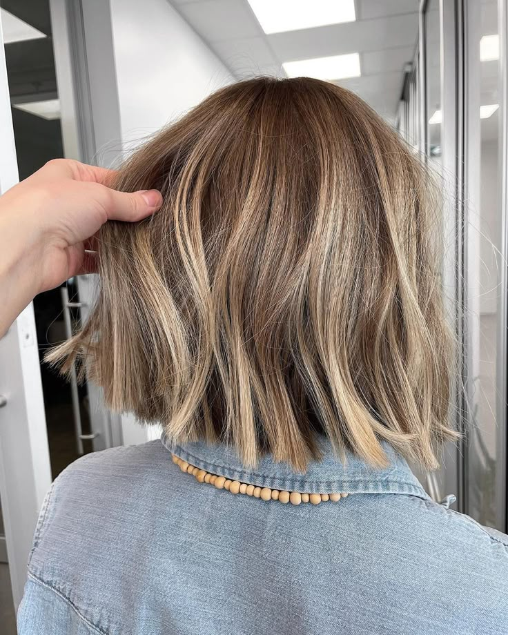 Maddison Bek • YYC Hair on Instagram: “Cropped Balayage 🤍” Bronde Balayage Short Hair Straight, Short Hair With Blonde Balayage, Brown Bob With Blonde Money Piece, Blonde To Bronde Short Hair, Bronde Bob Hair, Short Blonde Balayage With Bangs, Fall Bronde Balayage Short Hair, Bob With Money Piece Highlights, Fall Bronde Balayage Short