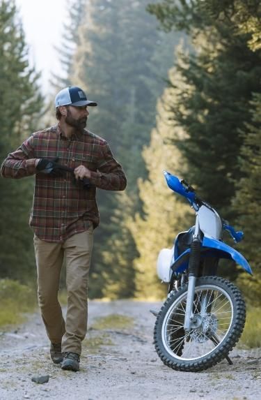 Flannel Outdoor Outfit, Adventure Men Style, Rugged Men Outfits, Manly Men Rugged, Country Look Men, Ll Bean Mens Outfits, Mens Outfits Flannel, Men Camping Outfits, Country Style Men Outfits