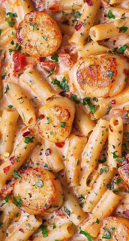 close-up of Scallops pasta with the creamy sun-dried tomato mozzarella sauce Scallop Recipes Pasta, Shrimp And Scallop Recipes, Easy Scallop Recipes, Scallop Pasta, Mozzarella Pasta, Best Pasta, Best Pasta Recipes, Scallop Recipes, Seafood Pasta