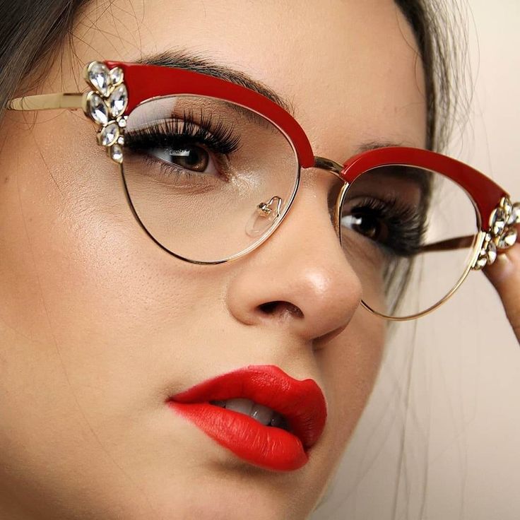 Stylish Wine/Red Crystal Cat Eye Glasses Eyeliner Cat, Cat Eye Tutorial, Cat Eye Glasses Frames, Cat Eye Makeup, Optical Eyewear, Eye Glasses Frames, Fashion Eye Glasses, Cute Glasses, Eye Frames