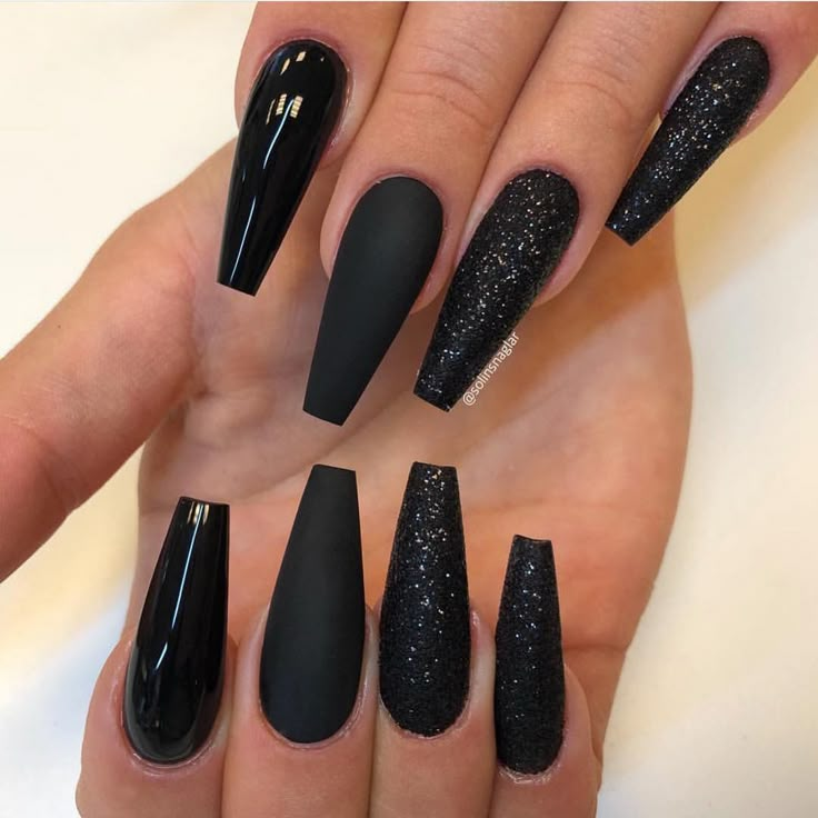 Dark Colored Nail Designs, Black Sugar Nails, Long Black Nails, Nails Women, Nails With Glitter, Long Nail Art, Black Coffin Nails, Matte Black Nails, Black Acrylic Nails