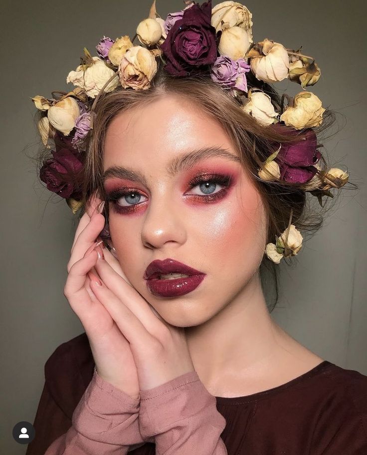 Persephone Diy Costume, Persephone Makeup Goddesses, Persephone Inspired Makeup, Pomegranate Makeup Look, Persephone Pomegranate Aesthetic, Seer Makeup, Romani Makeup, Persephone Makeup Inspiration, Persephone Outfit Aesthetic