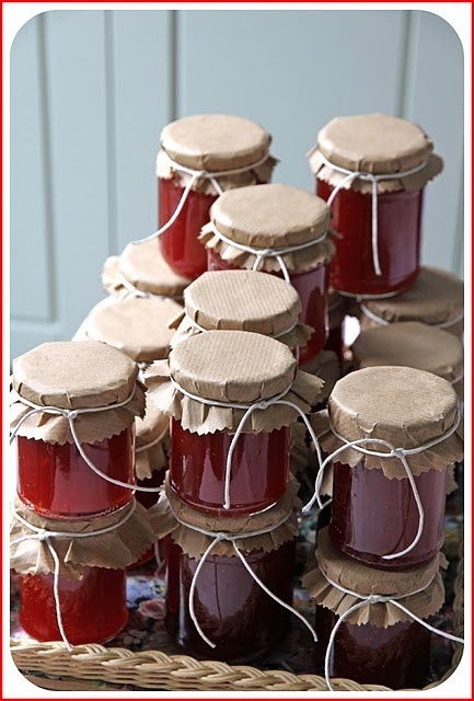 there are many jars with jams in them