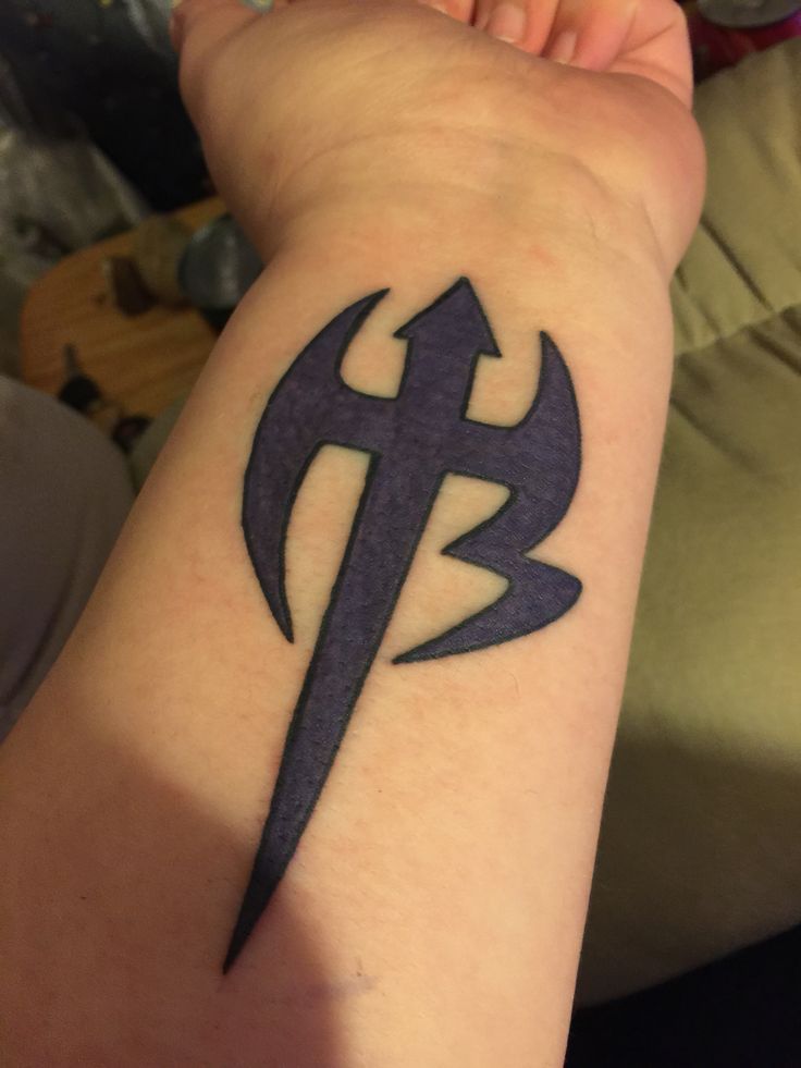 a person's arm with a tattoo on it that has an arrow in the middle