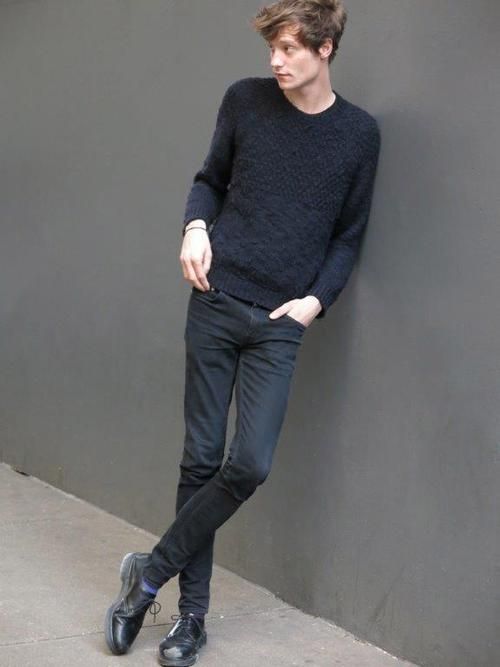 100 Fashion Outfits to 2017 Ideas Matt Hitt, Gentleman Style, Tall Guys, Well Dressed, Male Models, Vneck Sweater, Sweater Outfits, A Man, Blue Jeans