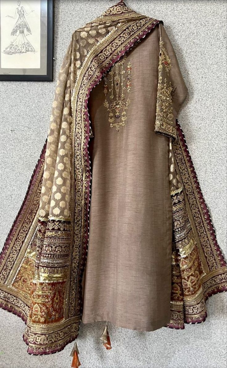 Date Fix Dress Pakistani, New Trending Dress 2024, Letest Desine Dress, Winter Outfit For Wedding, Fancy Neck Design, Pakistani Designer Dress, Latest Pakistani Fashion, Elegant Maxi Dresses, Pakistani Party Wear Dresses