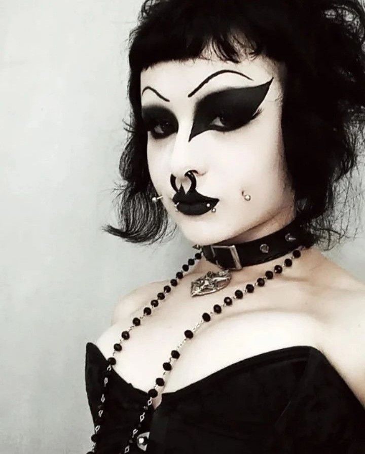 Trad Goth Makeup, Goth Subculture, Trad Goth, Alt Makeup, Swag Makeup, Goth Look, Alternative Makeup, Dope Makeup, Goth Women