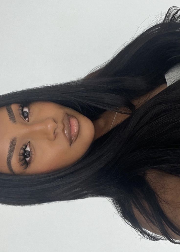 Pretty Selfies Black Skin, Light Make Up Natural, Black Woman Makeup Aesthetic, Makeup Light Skin, Light Skinned Black Woman, Natural Baddie, Light Natural Makeup, Aesthetic Story, Light Glam Makeup