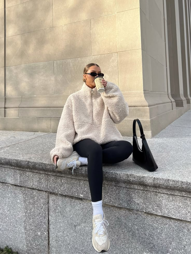 Modele Fitness, Look Legging, New York Outfits, Leggings Outfits, Winter Fashion Outfits Casual, Cold Outfits, Neue Outfits, Elegante Casual, Athleisure Outfits