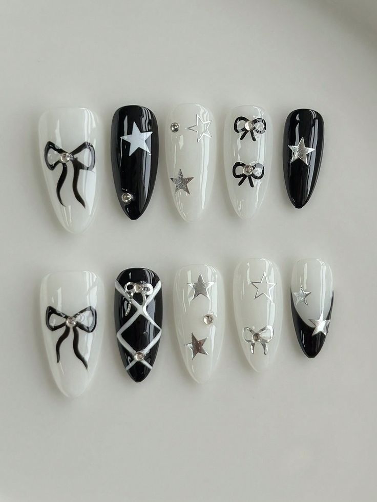 Black And White Nail Art Designs, Cute Gothic Nails, Nail Art Designs Black And White, Black Nails 2024, Nail Black Design, Nails Inspo 2024, Black White Nails Designs, Cool Nail Inspo 2024, Cute Nail Designs Black