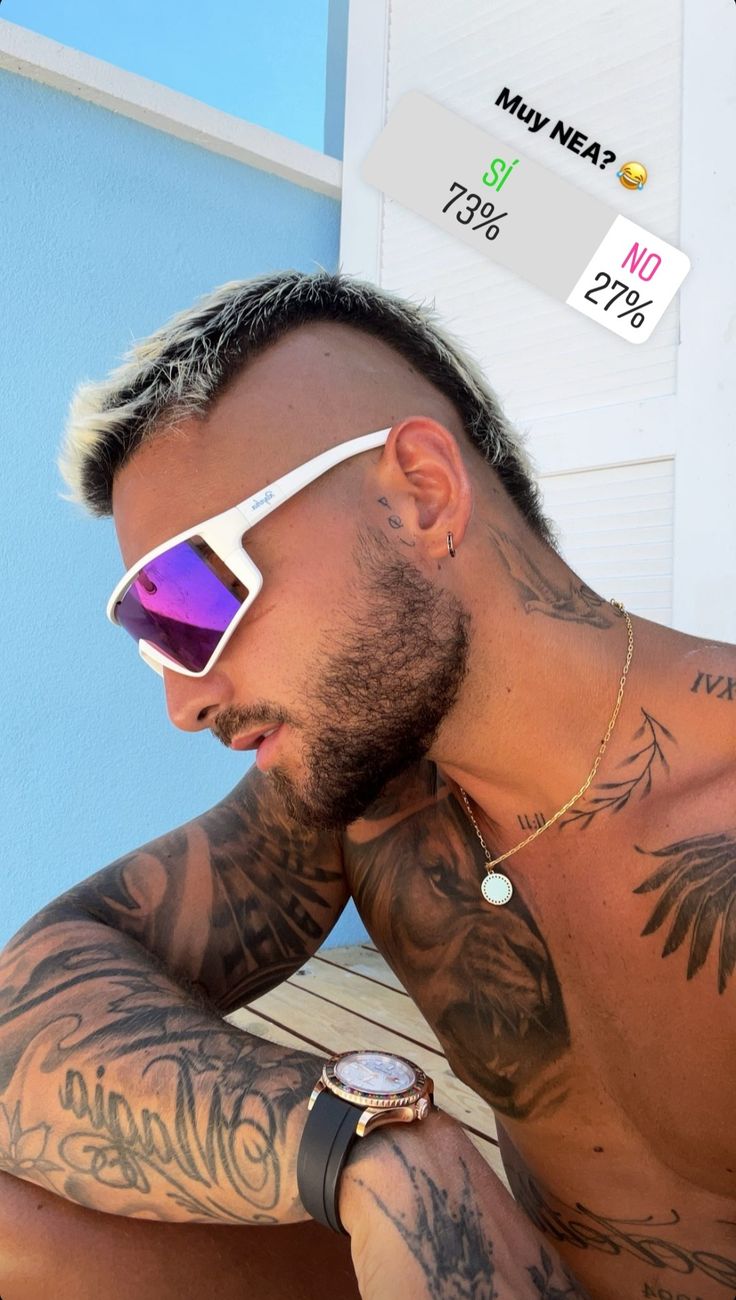 Mohawk Fade, Latino Man, Short Hair Mohawk, Mohawk For Men, Short Mohawk, Mohawk Haircut, Mohawk Hairstyles Men, Manly Style, Men Hair Color