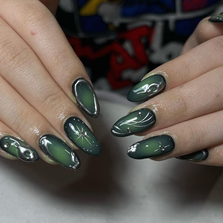 Cool Green Acrylic Nails, Emerald Green Y2k Nails, Emerald Green Aura Nails, Green Nails With Silver Accent, Black Green And Silver Nails, Dark Green Nails With Gems, Green Alt Nails, Nails With Dark Green Dress, Acrylic Nail Designs Dark