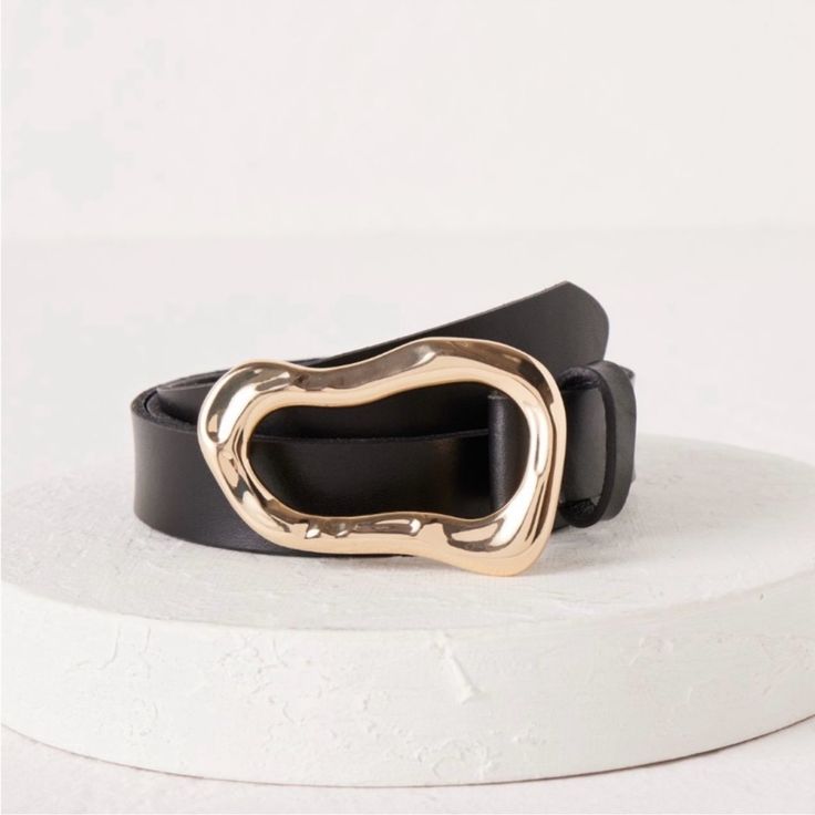 Anthropologie Structural Buckle Belt Size M(34”-38”)-L(36”-40”) Best Belts For Women, Chic Belts, Cool Belts, Black And Gold Belt, Anthropologie Fashion, Statement Belts, Cool Belt, Anthropologie Style, Anthropologie Accessories