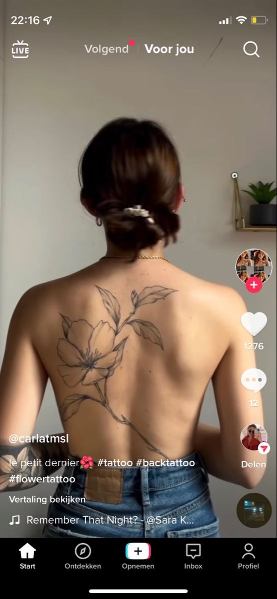 Backtattoo Tattoos Across Back Women, Feminine Back Shoulder Tattoos, Spine Tattoo Women Unique, Simple Back Piece Tattoo, Delicate Flower Back Tattoo, Magnolia Tattoo Back, Leaf Back Tattoo Women, Fine Back Tattoo Women, Entire Back Tattoo