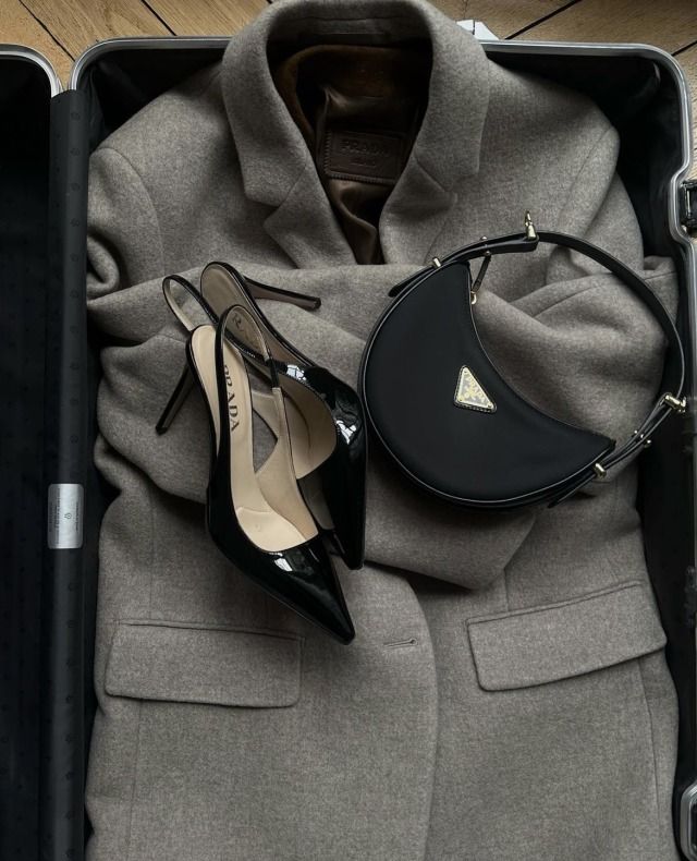 Prada Aesthetic Bag, Prada Aesthetic Outfit, Prada Bag Aesthetic, March Outfits, Prada Aesthetic, Aesthetic Bag, Fashion Forward Outfits, Aesthetic Bags, Women's Spurs