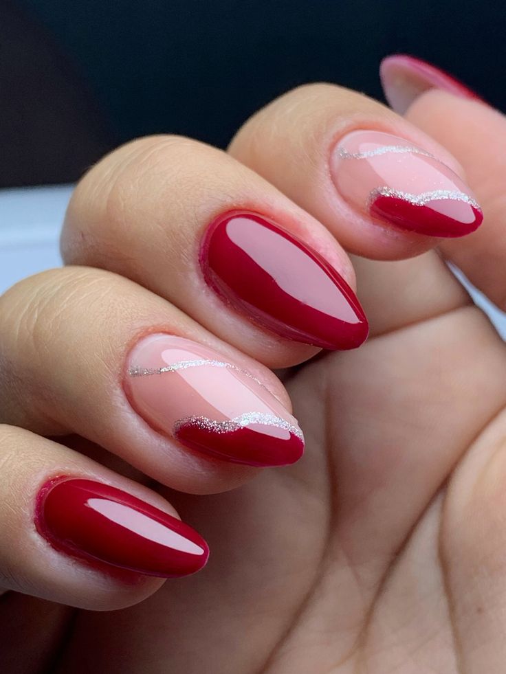 Simple Red Nail Art, Red Nail Designs Short, Prom Nails For Red Dress, Red And White Nail Designs, Nails Red Short, Almond Red Nails, Red Nails With Glitter, Nails Natal, Nail Art Vermelho