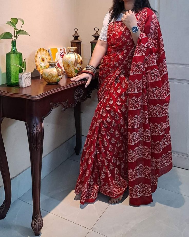 Cotton Batik saree Batik Saree, Cotton Saree Blouse Designs, Saree Wearing Styles, Cotton Saree Blouse, Simple Saree Designs, Cotton Saree Designs, Fashionable Saree Blouse Designs, Fancy Sarees Party Wear, Womens Trendy Dresses