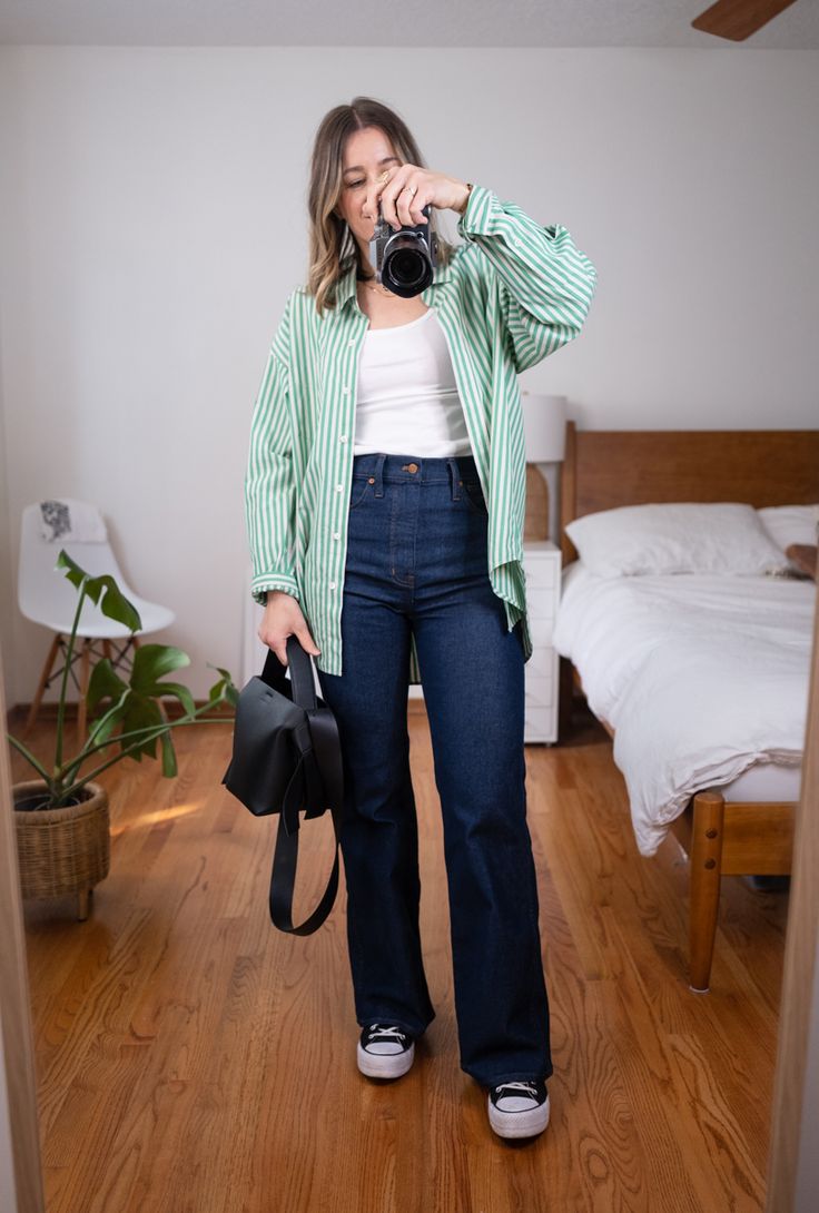 Women Casual Shirt Outfit, Casual Summer Shirt Outfit, Shirt And Tshirt Outfit Women, Styling Shirt With Jeans, Jeans Tops Outfits, Jeans With Shirt Outfit Women, Trending Jeans Top For Women, Shirt Fashion For Women, Casual Jeans Summer Outfits