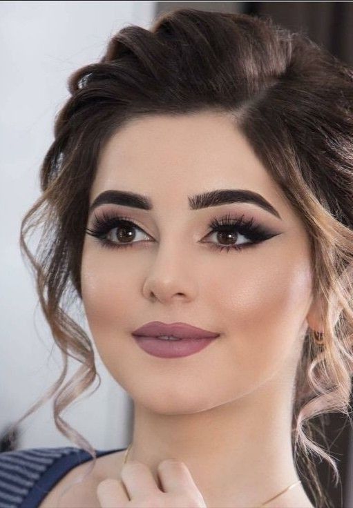 Makeup Art | Sara Irfan Pakistani Makeup Looks, Wedding Party Makeup, Pakistani Makeup, Pakistani Bridal Hairstyles, Party Eye Makeup, Party Hairstyle, Blonde Hair Makeup, Party Makeup Looks, Party Eyes