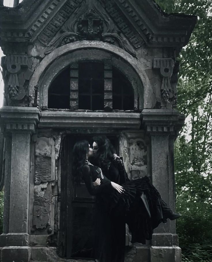 Cute Goth Couples, Goth Lesbian Couple Aesthetic, Lesbian Goth Outfits, Graveyard Wedding Photos, Romantic Goth Couple, Couple Graveyard Photoshoot, Cemetery Couple Photos, Gothic Lesbian Wedding, Goth Wedding Photos