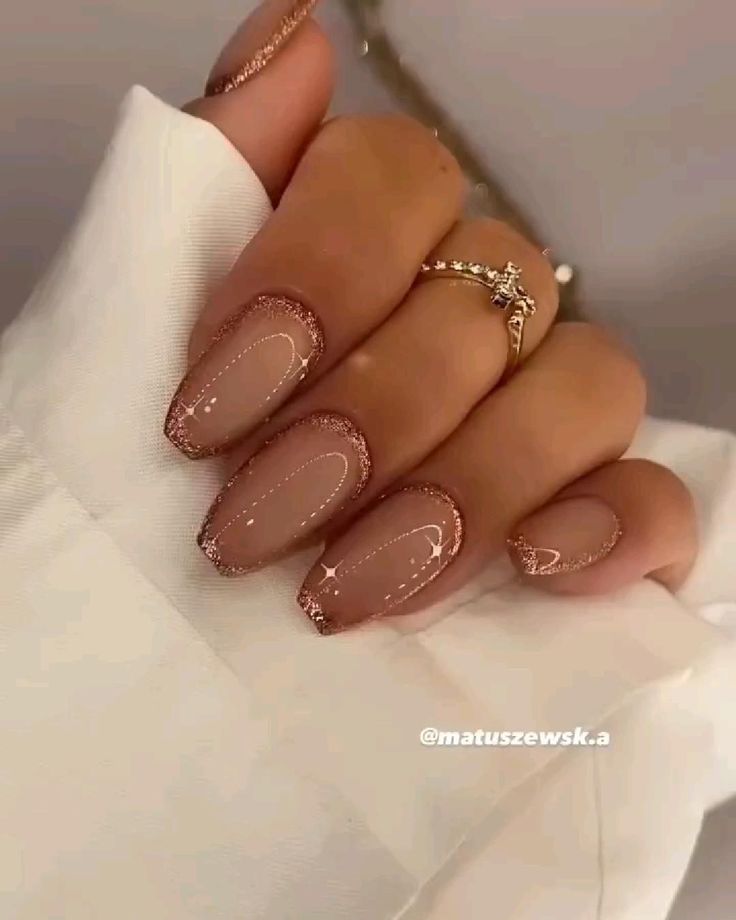 Gold Sparkle Nails, Nude Nails With Glitter, Rose Gold Nails Glitter, Winter Nail Art Designs, Rose Gold Nails Design, Bridal Nail Art, Gold Nail Designs, Cute Toe Nails, Beige Nails