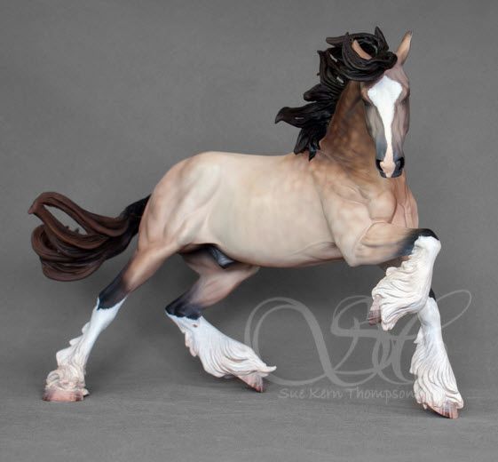 a statue of a horse is shown on a gray background with white feet and black manes