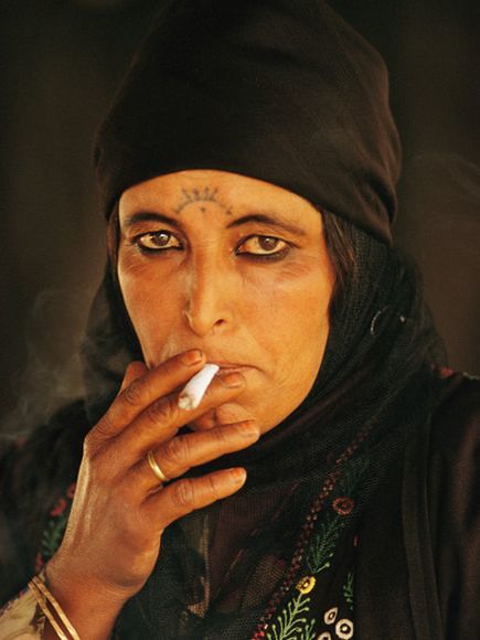 Bedouin-Woman | mohamed al-theeb | Flickr Bedouin Woman, Jordan Photos, Facial Tattoos, Arab Culture, Arab Women, Old Woman, Poses References, Berber Women, World Cultures