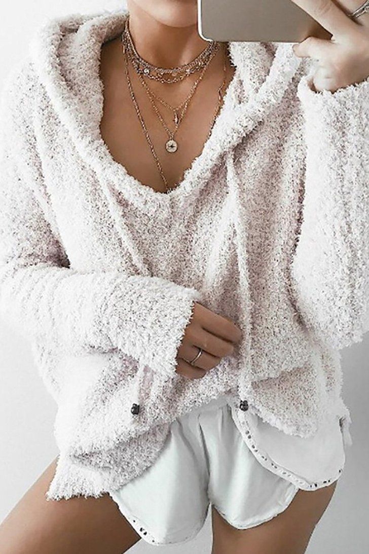 These 8 Sweatshirts Are So Cool — and All From Amazon For Under $25 Soft Feminine Aesthetic Outfits, Feminine Aesthetic Outfits, Summer Pullover, Boho Style Tops, Boho Sweater, Mode Boho, Womens Sweaters, Soft Feminine, Closet Inspiration