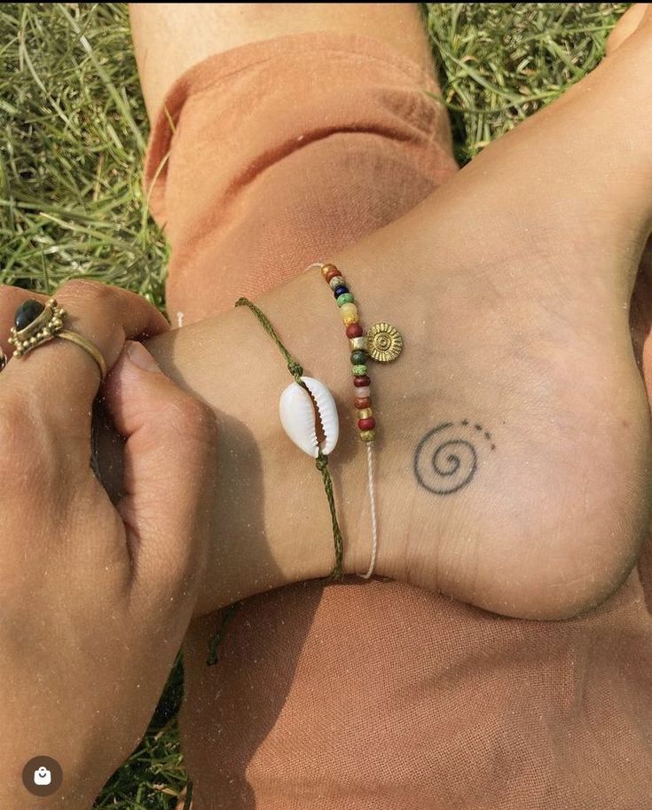 Groovy ! Spiral Ankle Tattoo, Lower Neck Tattoo Women, Small Hippie Tattoo, Spiral Tattoo Ideas, Small Earthy Tattoos, Spiral Tattoo, Body Positive Art, Henne Tattoo, Outfitinspo Style