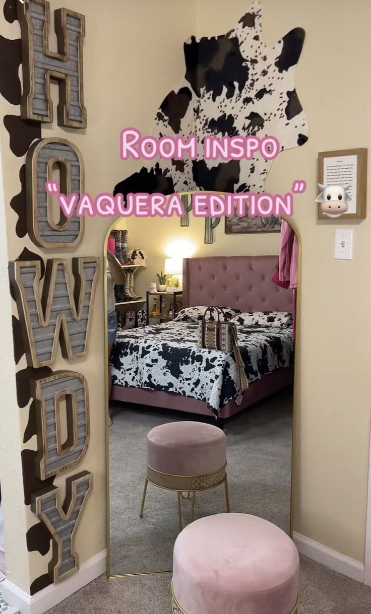 the room is decorated in pink and black