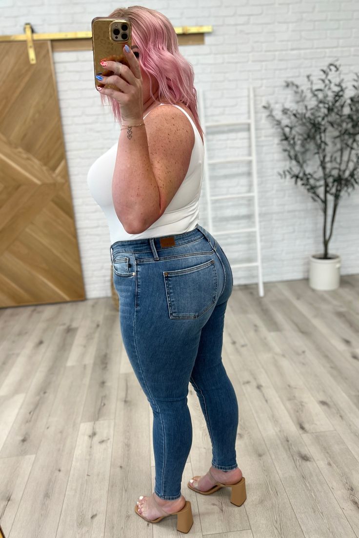 Slip into the classic style of the Catherine jeans - high-waisted, skinny fit and no-fuss non-distressed finish. Mix and match with your fave blouse or top and get ready to make stylish history! Feel fabulous with superior comfort and stretch in a timeless mid-rise - you'll never want to take them off! Judy Blue Mid Rise Zip Fly 4-Way Stretch Skinny Silhouette 93% Cotton, 6% Polyester, 1% Spandex True to Judy Blue Sizing 0/24: Waist 25" Hips 32" Rise 9" Inseam 28"1/25: Waist 26" Hips 33" Rise 9. Georgia Fashion, Judy Blue Jeans, Styling Ideas, Mid Rise Jeans, Cardio Workout, Jeans For Sale, Passion For Fashion, Classic Looks, Jeans Fit