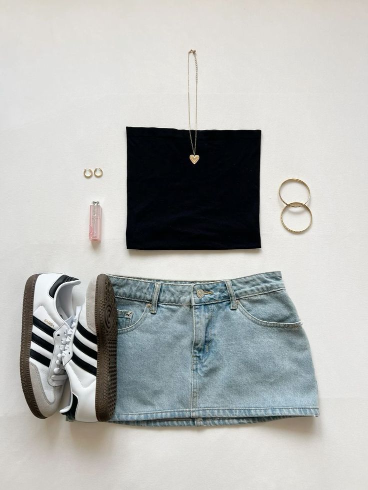 Sambas And Skirt Outfit, Sambas And Skirt, Outfit Ideas Denim Skirt, Outfits With Skirts Aesthetic, Outfit Ideas With Sambas, Sambas Outfits, Denim Skirt Outfit Ideas, Adidas Spezials, Samba Outfits