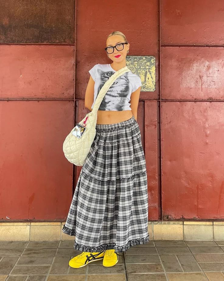 @mingalondon reow 🐱 Checkered Midi Skirt, Checkered Maxi Skirt Outfit, Plaid Maxi Skirt Outfit, Checkered Skirt Outfit, Onitsuka Tigers, Girly Outfit Ideas, Plaid Maxi Skirt, Fashion Girlies, Japan Outfits