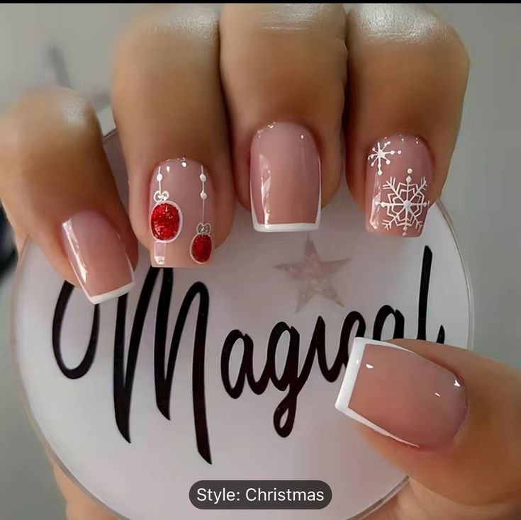 Christmas Press On Nails, Short Fake Nails, Festive Nail Art, Holiday Nail Designs, Cute Christmas Nails, Christmas Nails Easy, Christmas Gel Nails, Christmas Nails Acrylic, Nails For Kids