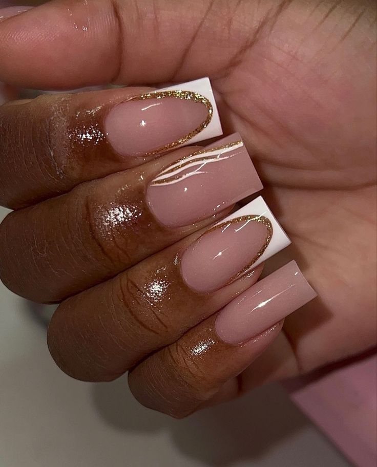 @Mjsnailgarden__ on insta 🫶🏽 Square Acrylic Nails Classy, French Tip Acrylic Nails Short, Acrylic Nails Short Square, Nails Nyc, Coffin Acrylic Nails, Gold Acrylic Nails, Nyc Nails, Small Nails, Cute Short Nails