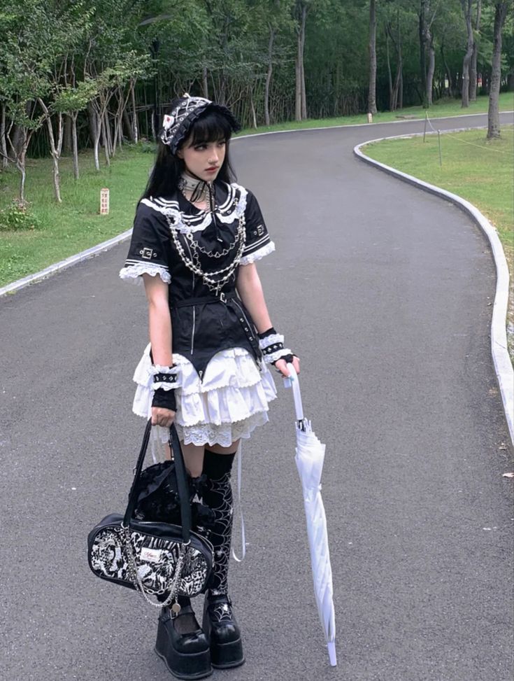 trendy outfits cosplay makeup anime Japan grunge aesthetic gothic core trendy makeup trendy outfit kawaii Kawaii Fashion Outfits, Alt Fashion, Swaggy Outfits, Mode Inspo, Alternative Outfits, Harajuku Fashion, Edgy Outfits, Dark Fashion, Gothic Lolita