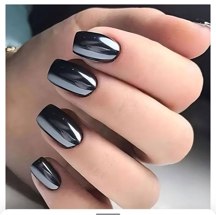 Charcoal Grey Chrome Nails, Silver Crome Nails Design Square, Short Cute Black Nails, Black And Silver Chrome Nails Designs, Black Chrome Nails Square, Black Crome Nails Square, Black Mirror Nails, Oval Nails Chrome, Metallic Nails Black