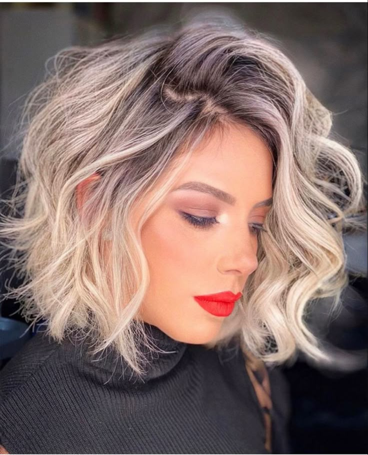 Short Angled Hair, Shadow Blonde, Ash Blonde Short Hair, Short Blonde Hairstyles, Chin Length Haircuts, Short Hair Highlights, Short White Hair, Silver Blonde Hair, Grey Hair Inspiration